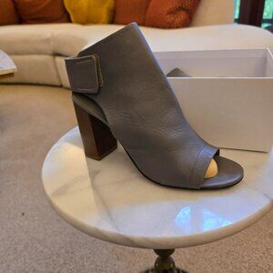 VINCE Faye Leather Booties – Gray, Peep Toe, Made in Italy – Size 10M (EUR 40)